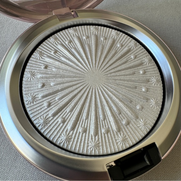 MAC Cosmetics Extra Dimension Skin Finish Highlighter - Picture 5 of 9
